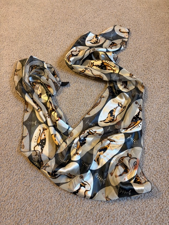 Amazon Accessories - Amazon Women's Black, White, Cream Scarf with Gold Accents